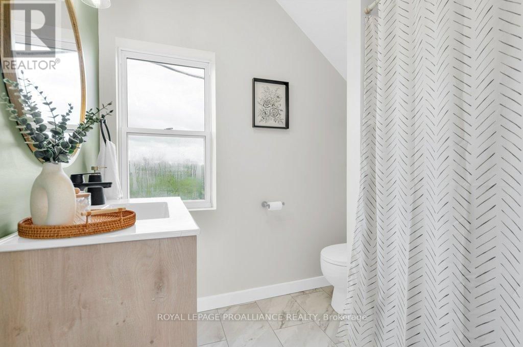 878 BARRY ROAD Image 19