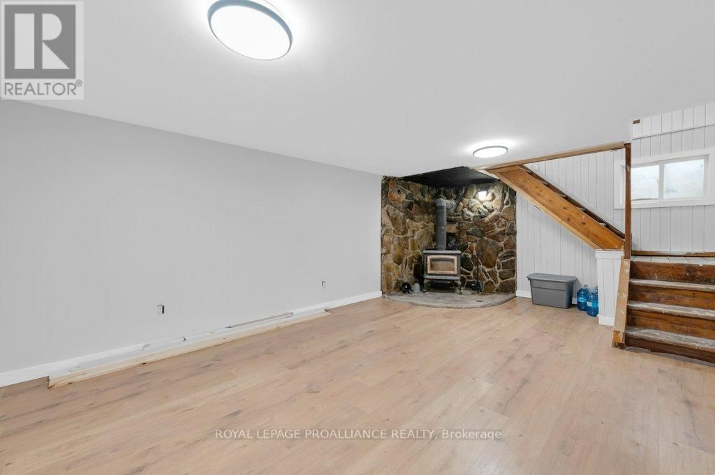 878 BARRY ROAD Image 22