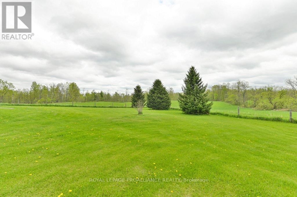 878 BARRY ROAD Image 36