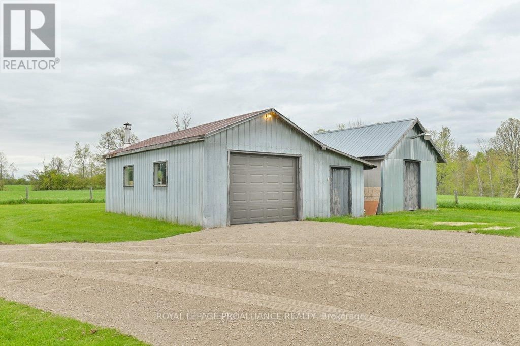 878 BARRY ROAD Image 37