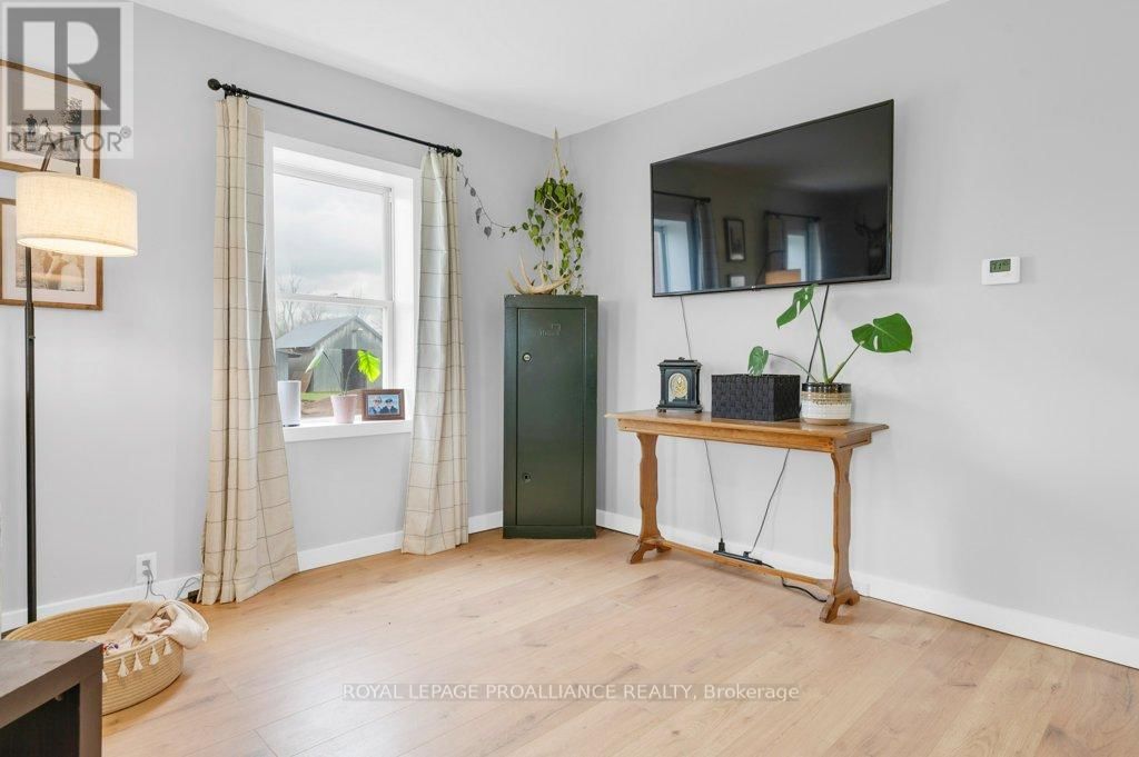 878 BARRY ROAD Image 5