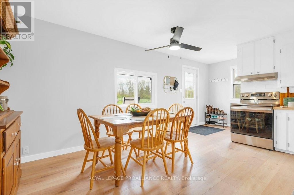 878 BARRY ROAD Image 9