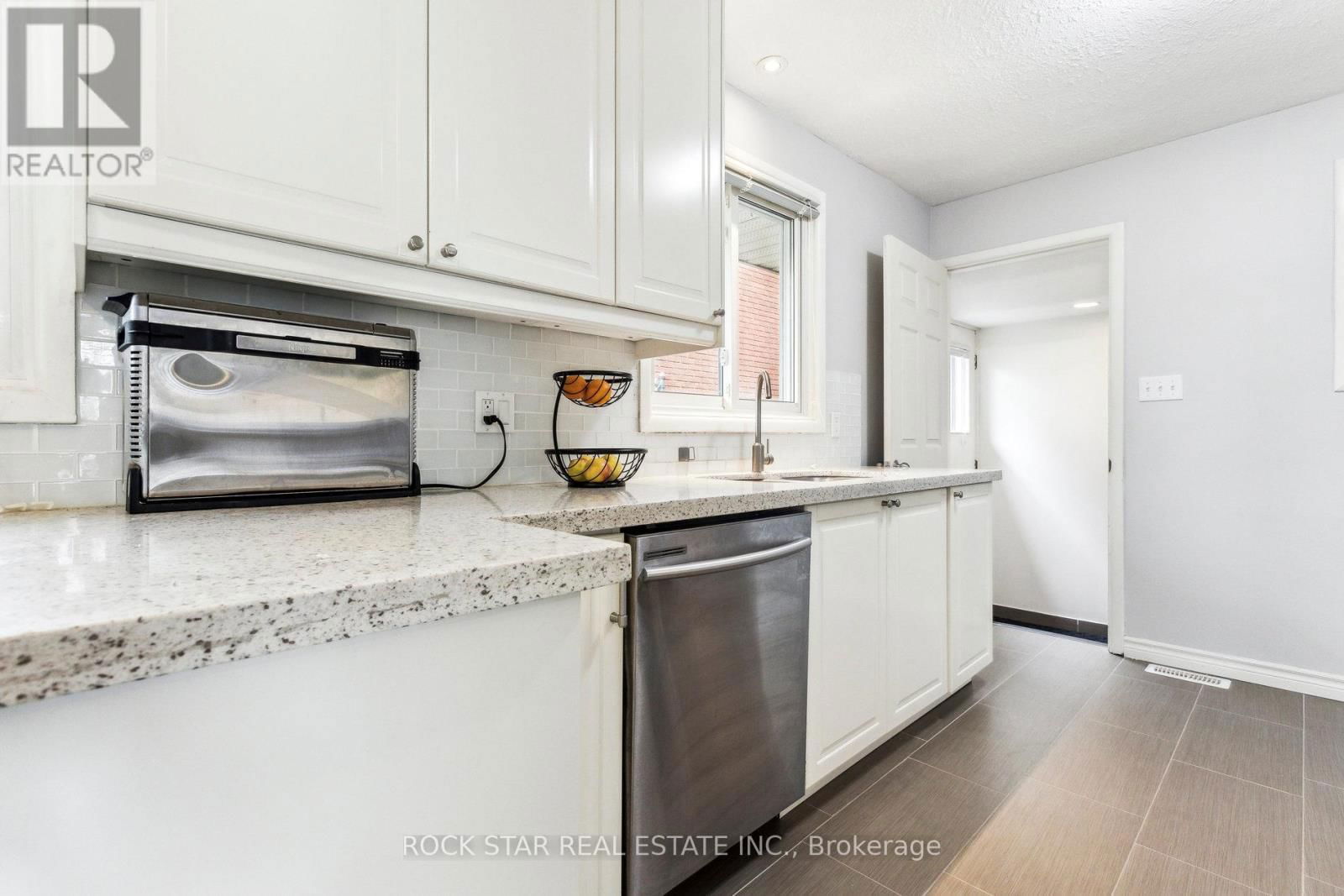 130 HUDSON CRESCENT Image 11