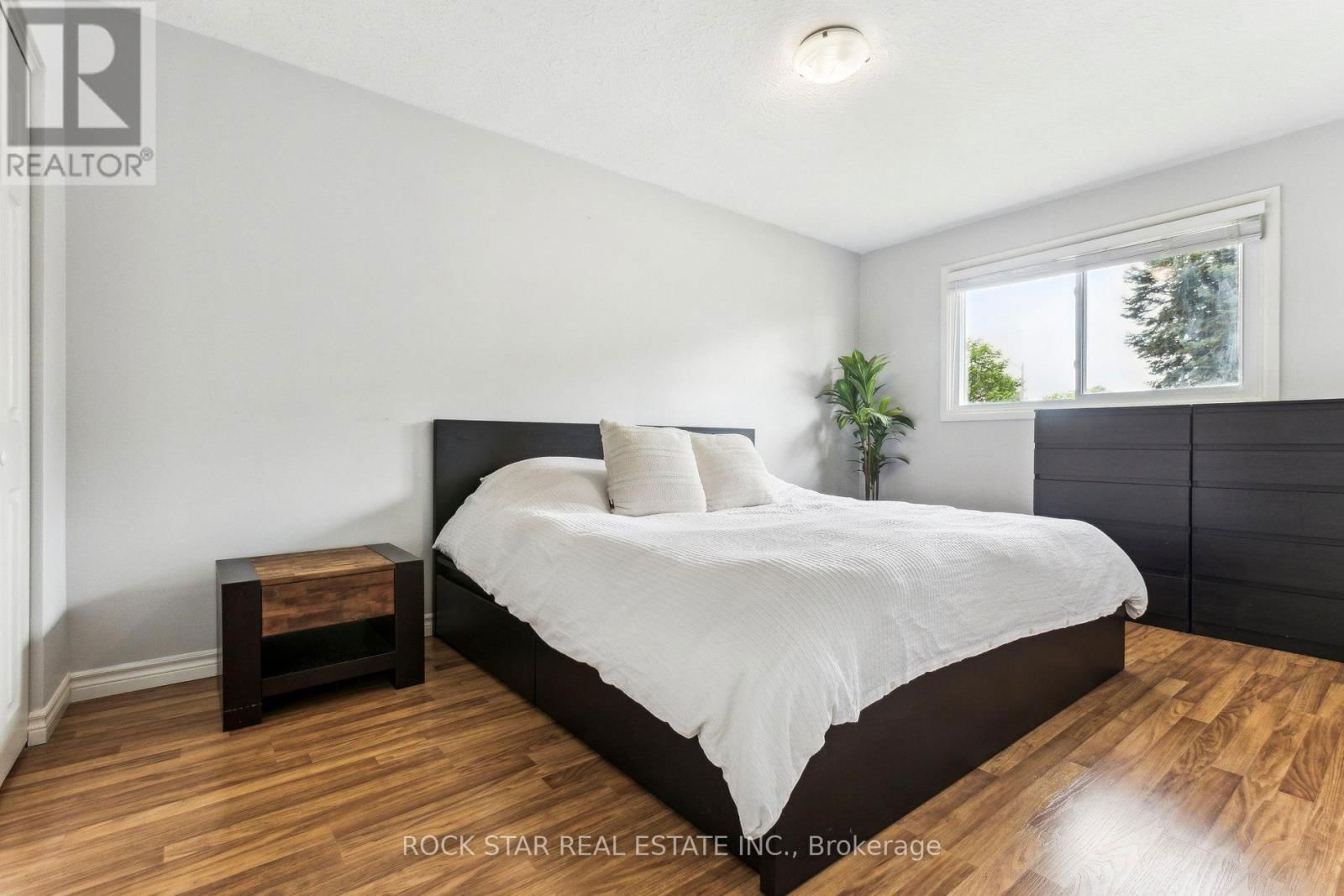 130 HUDSON CRESCENT Image 19