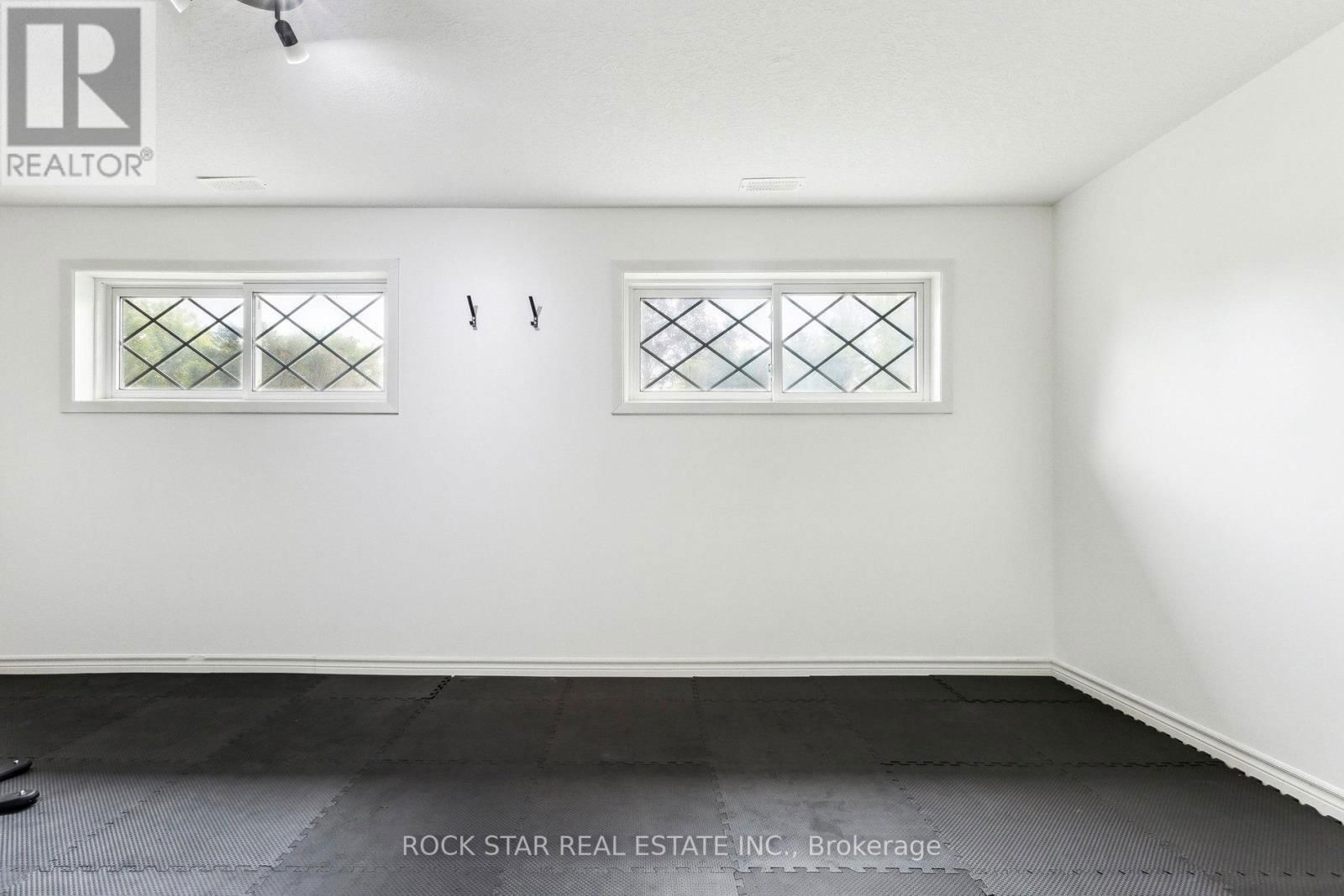 130 HUDSON CRESCENT Image 21