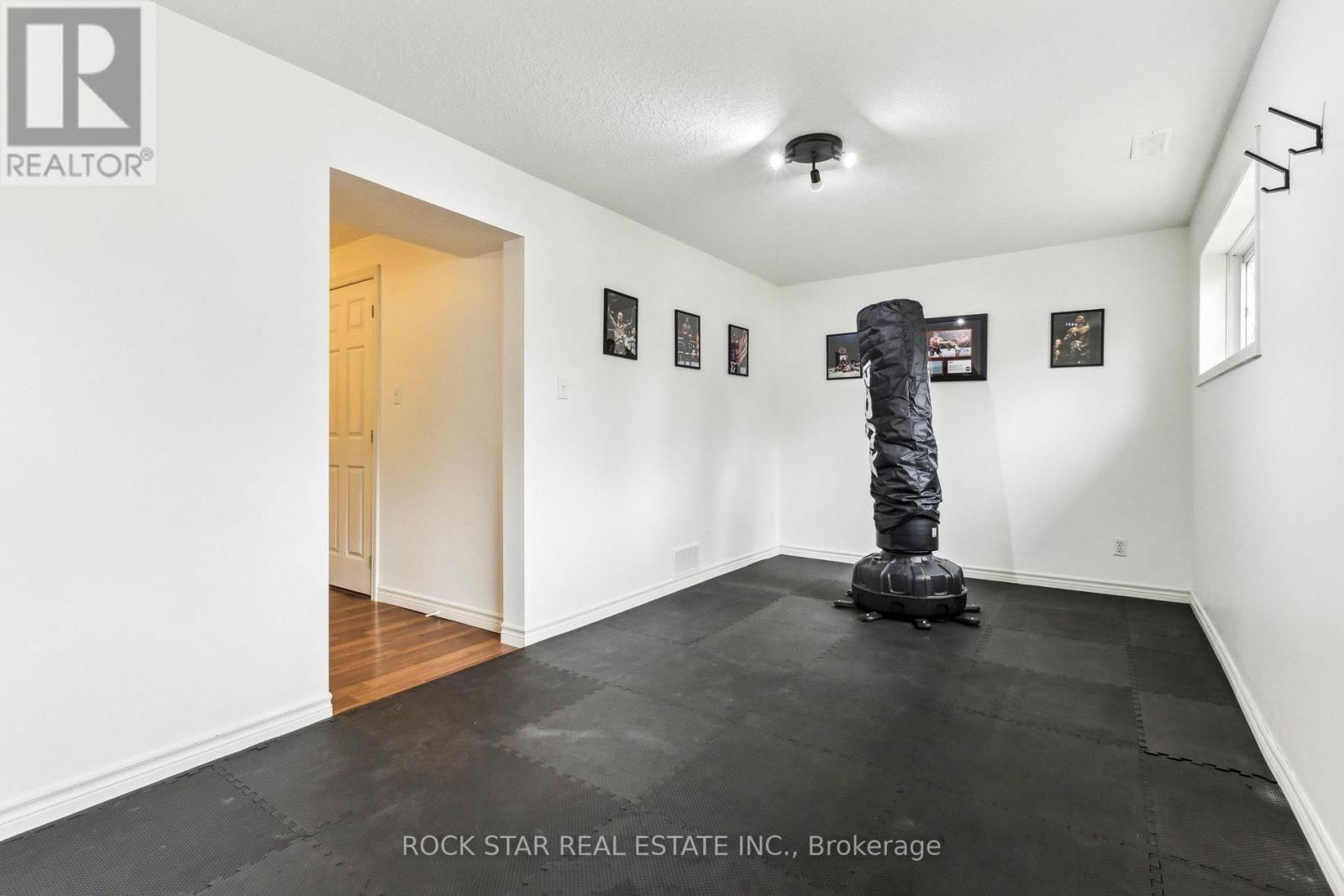 130 HUDSON CRESCENT Image 23