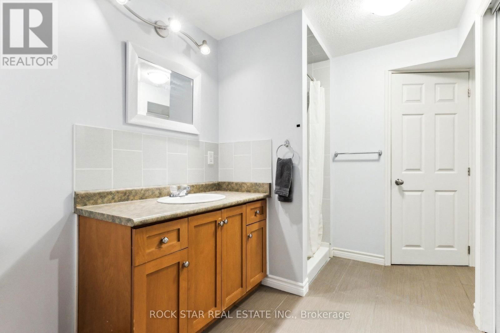 130 HUDSON CRESCENT Image 25