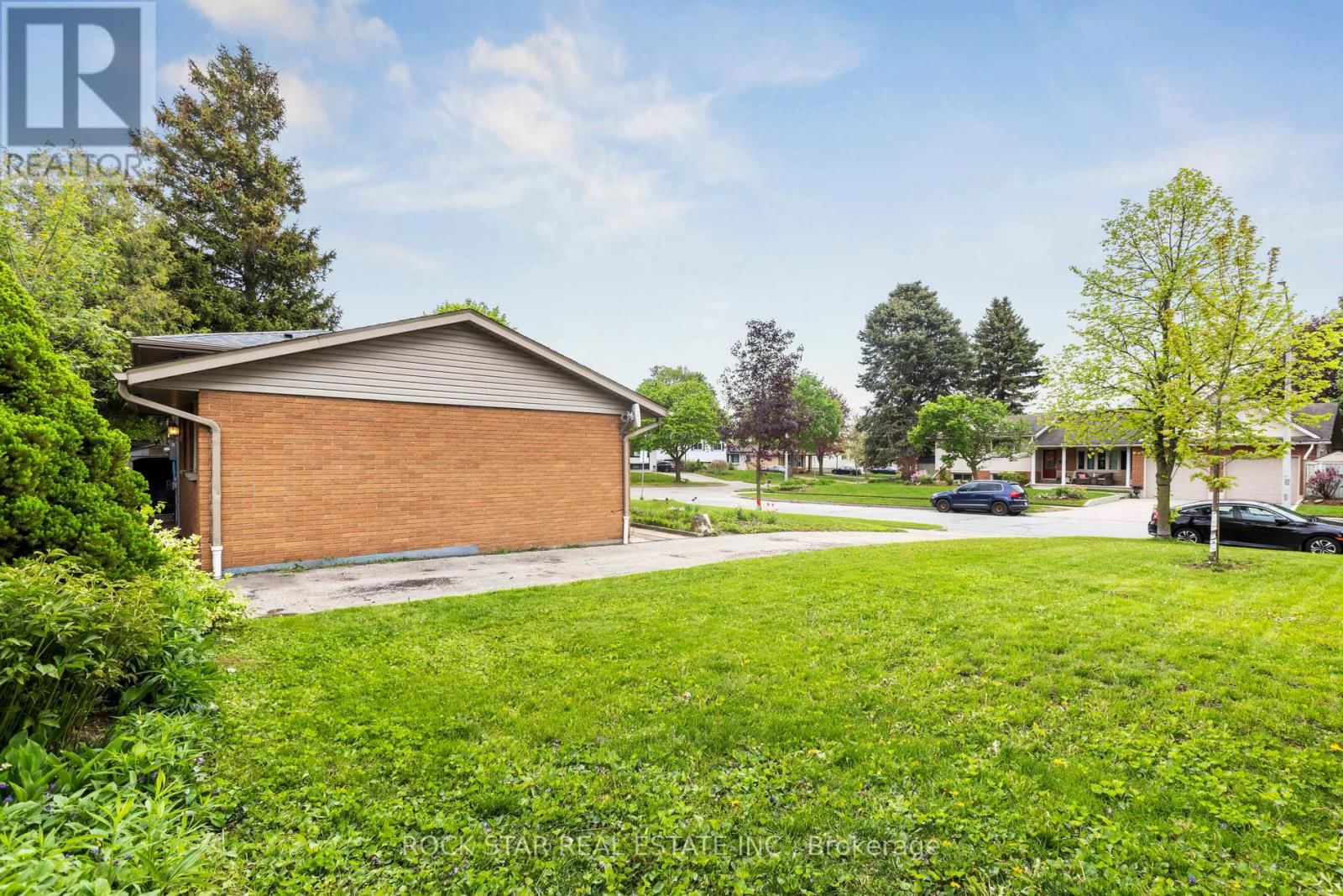 130 HUDSON CRESCENT Image 3