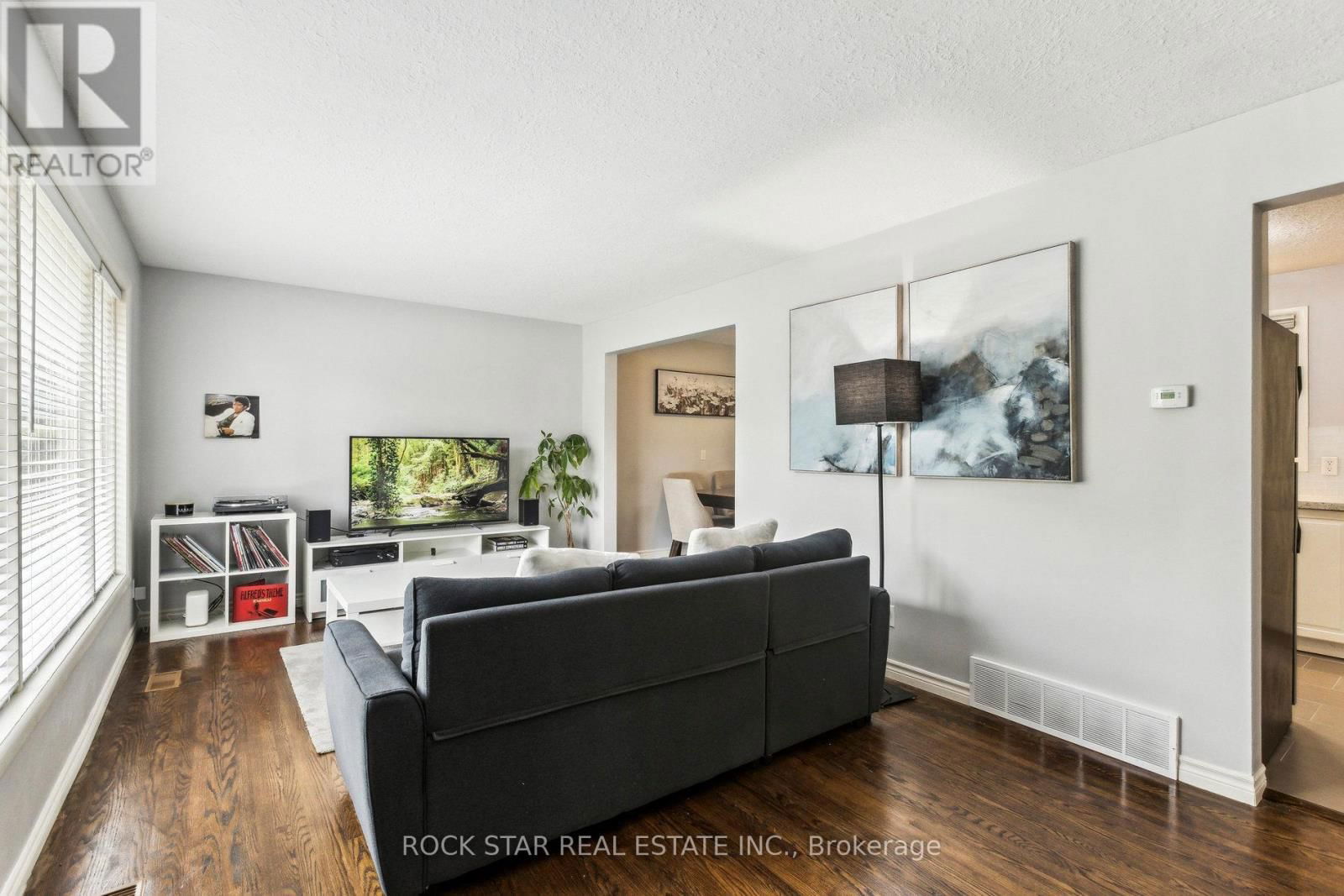 130 HUDSON CRESCENT Image 4
