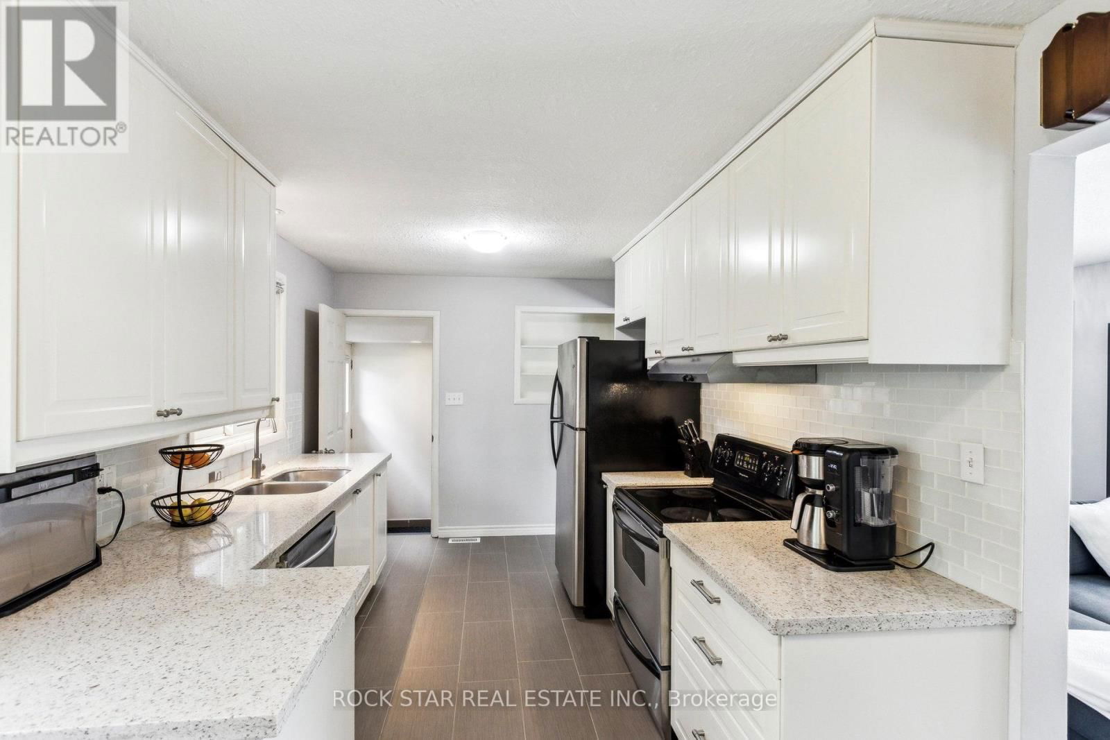 130 HUDSON CRESCENT Image 9