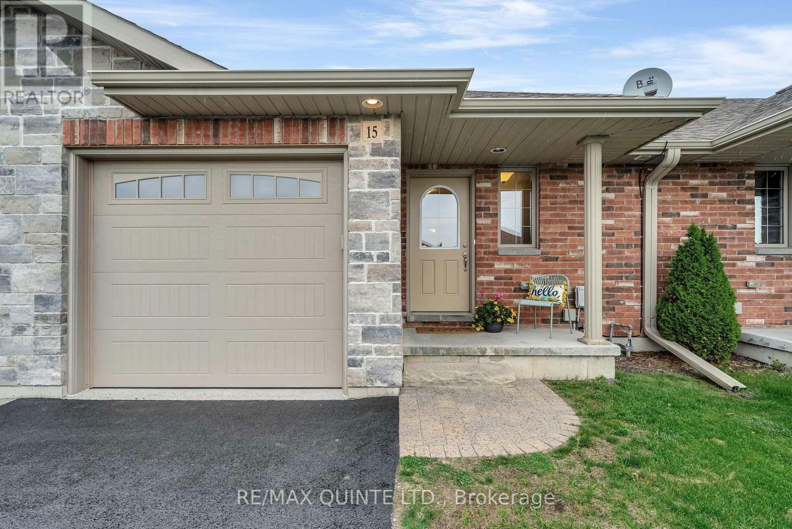 15 MCINTOSH CRESCENT Image 1
