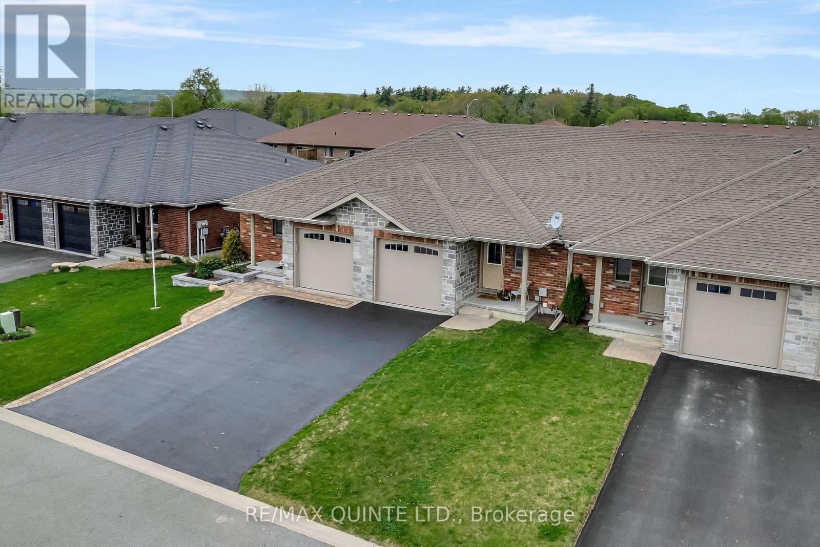 15 MCINTOSH CRESCENT Image 3
