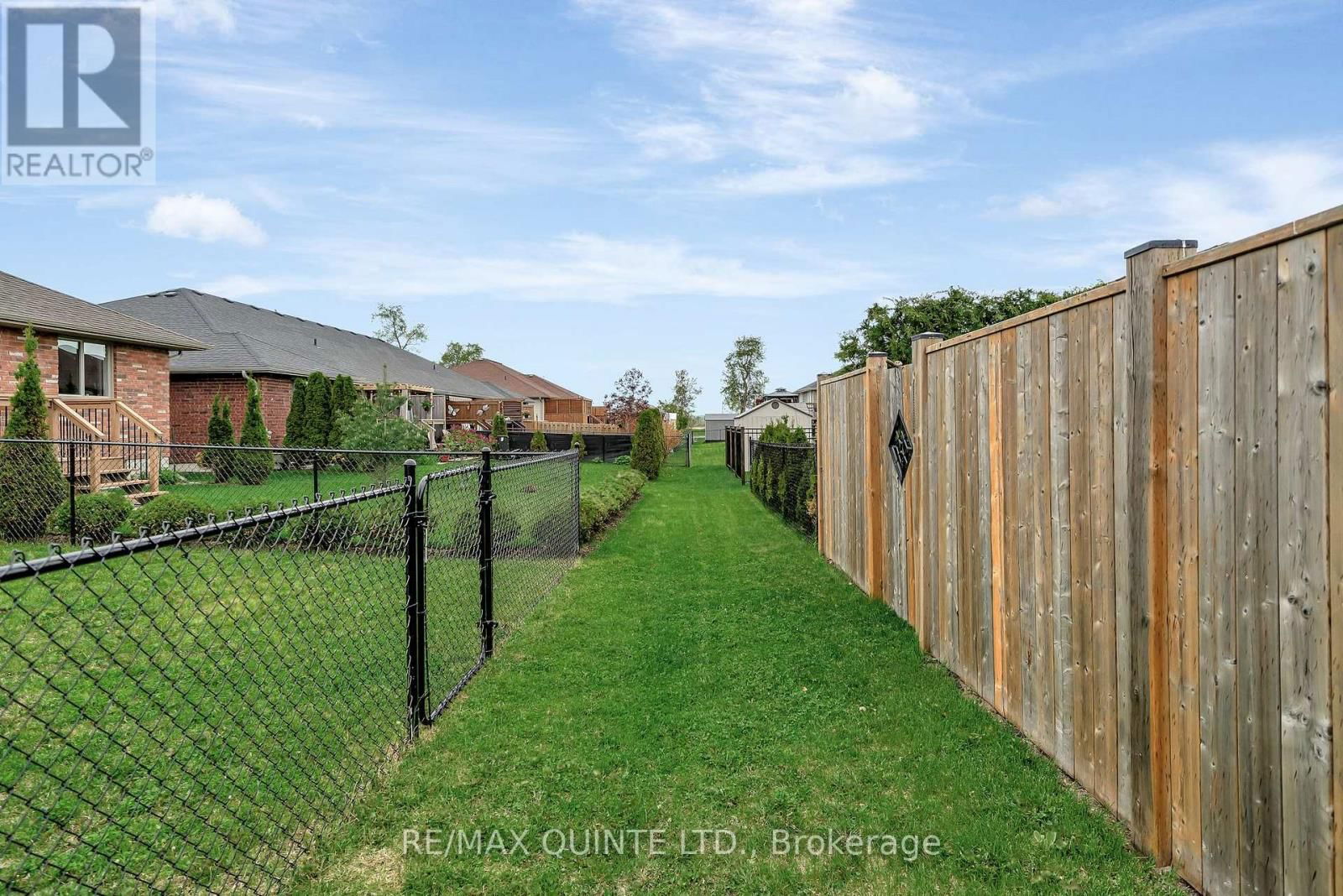 15 MCINTOSH CRESCENT Image 38