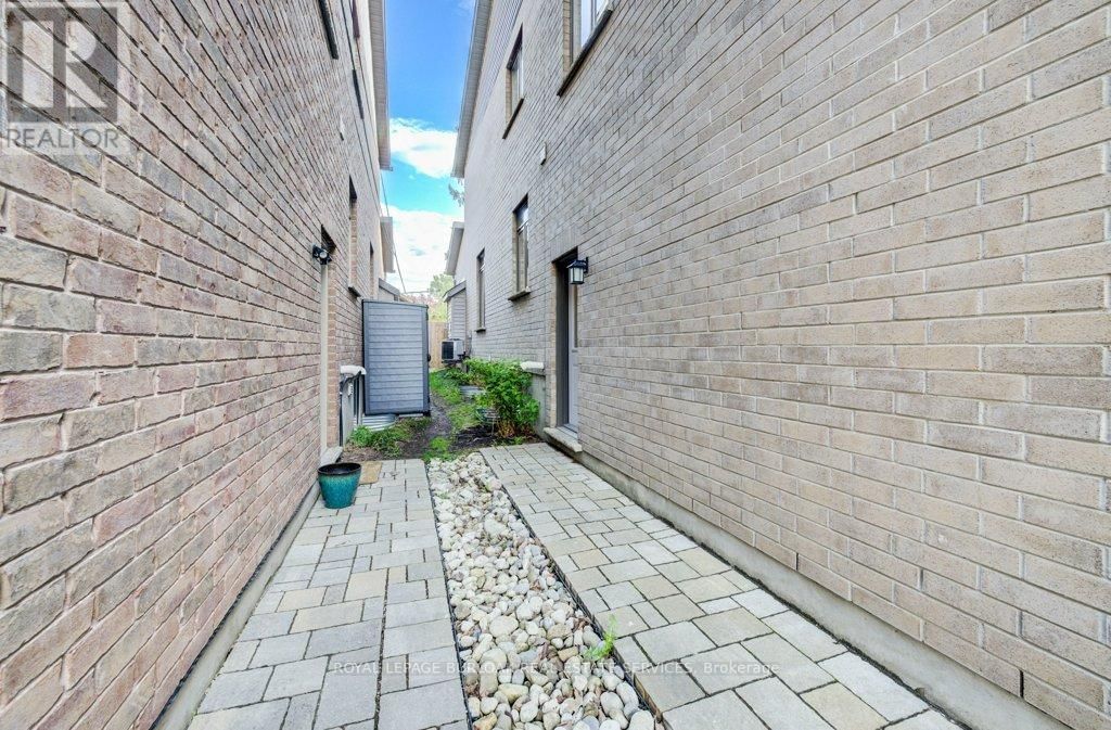 123 WALTER STREET Image 37