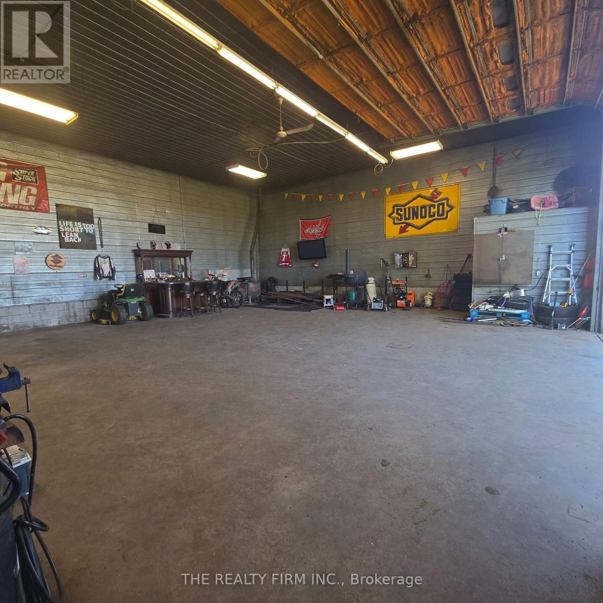 2 - 20662 MARSH LINE Image 6