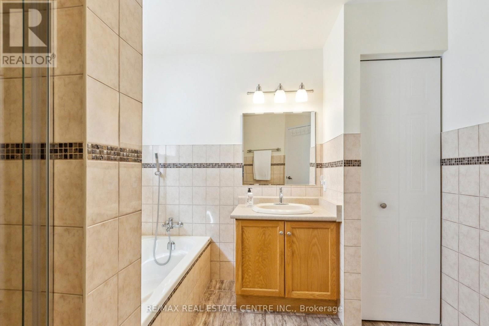 1 SILVERSMITH COURT Image 18