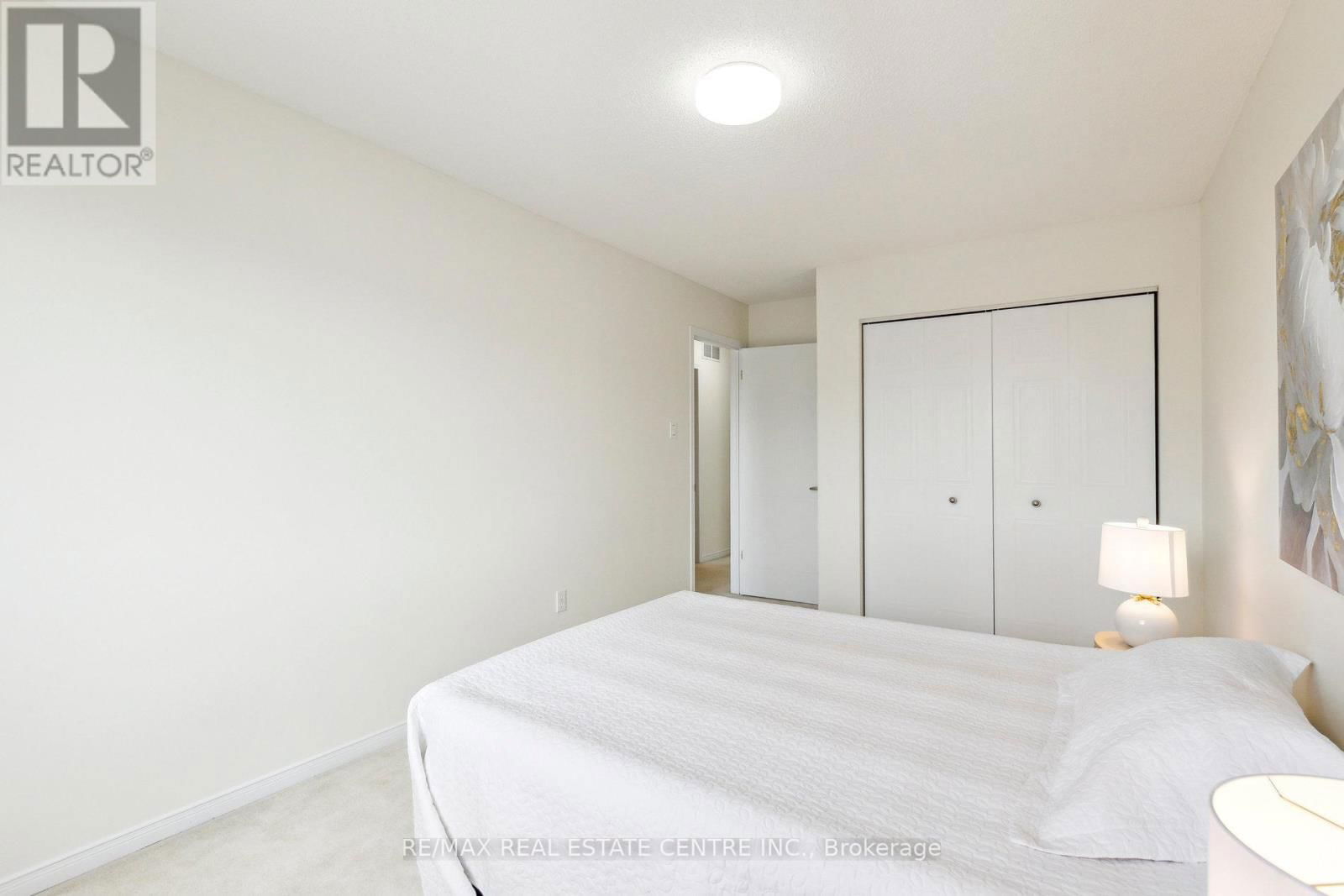 1 SILVERSMITH COURT Image 25