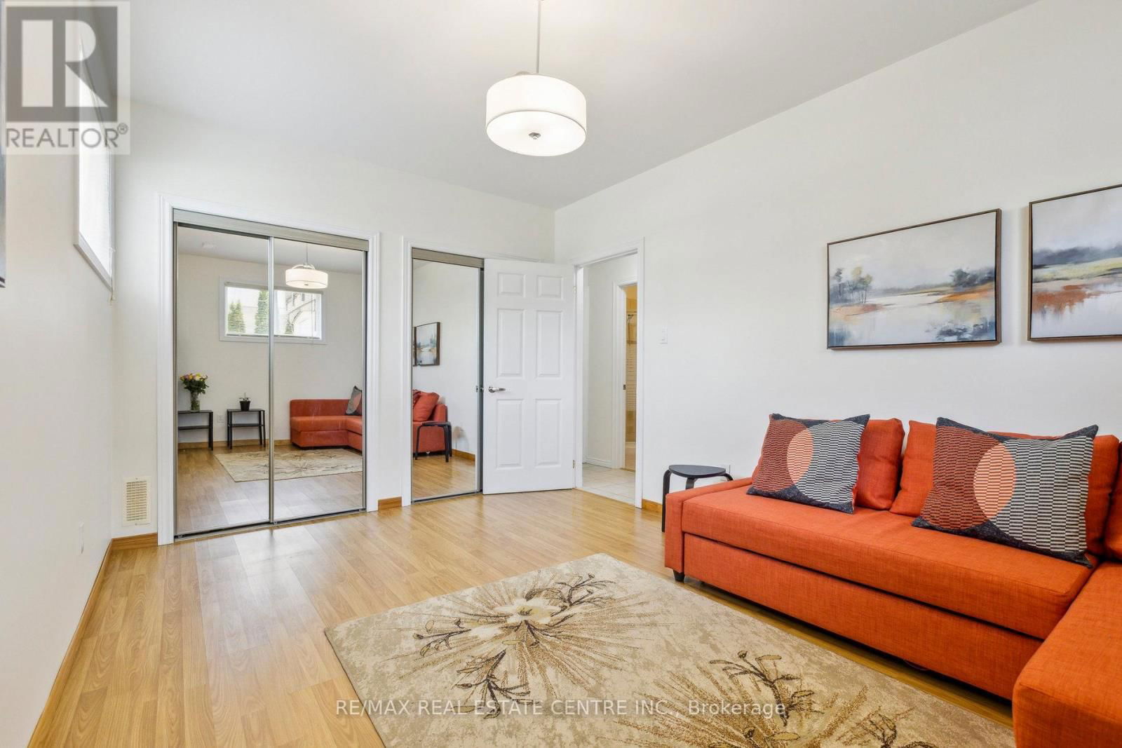 1 SILVERSMITH COURT Image 32
