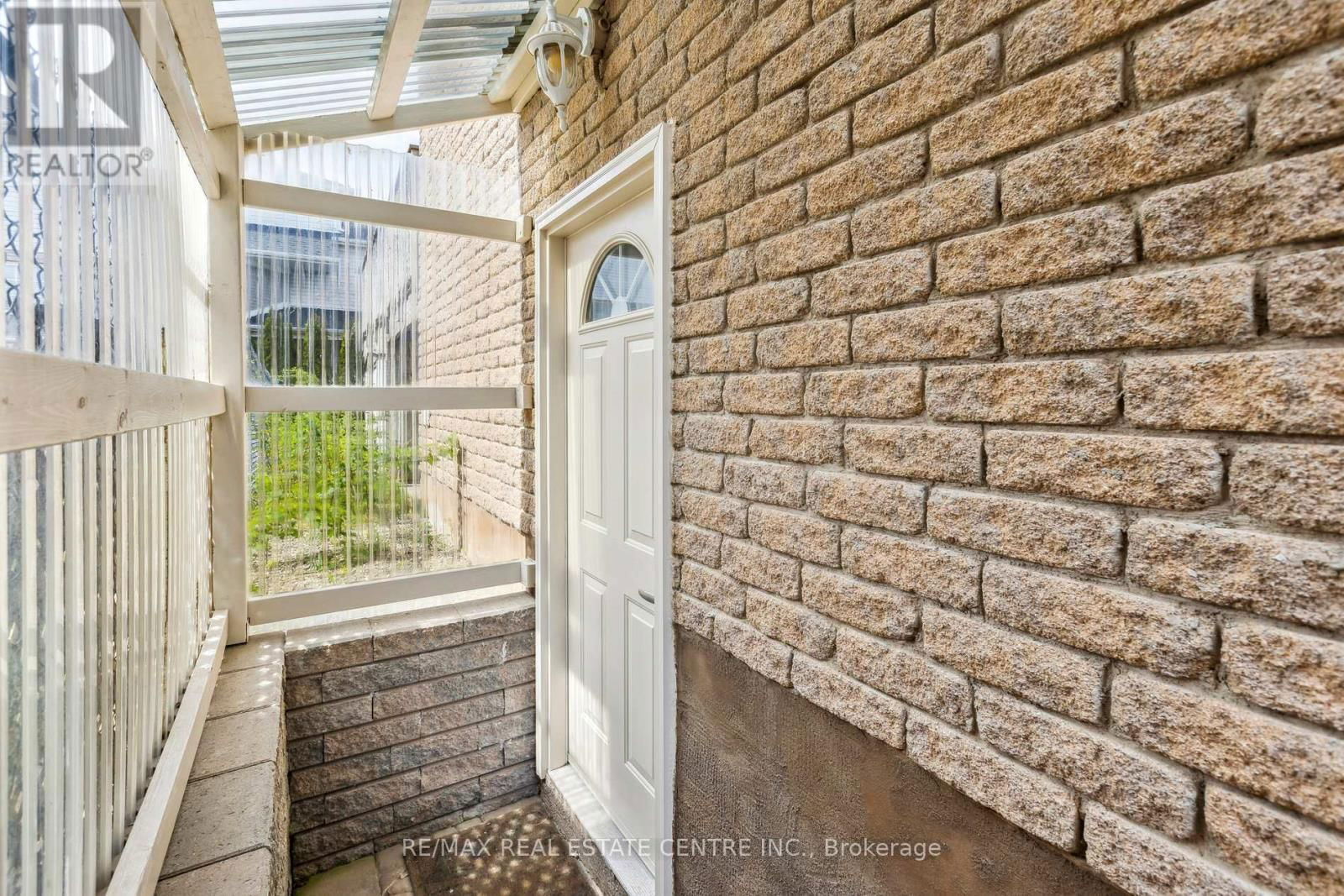 1 SILVERSMITH COURT Image 36