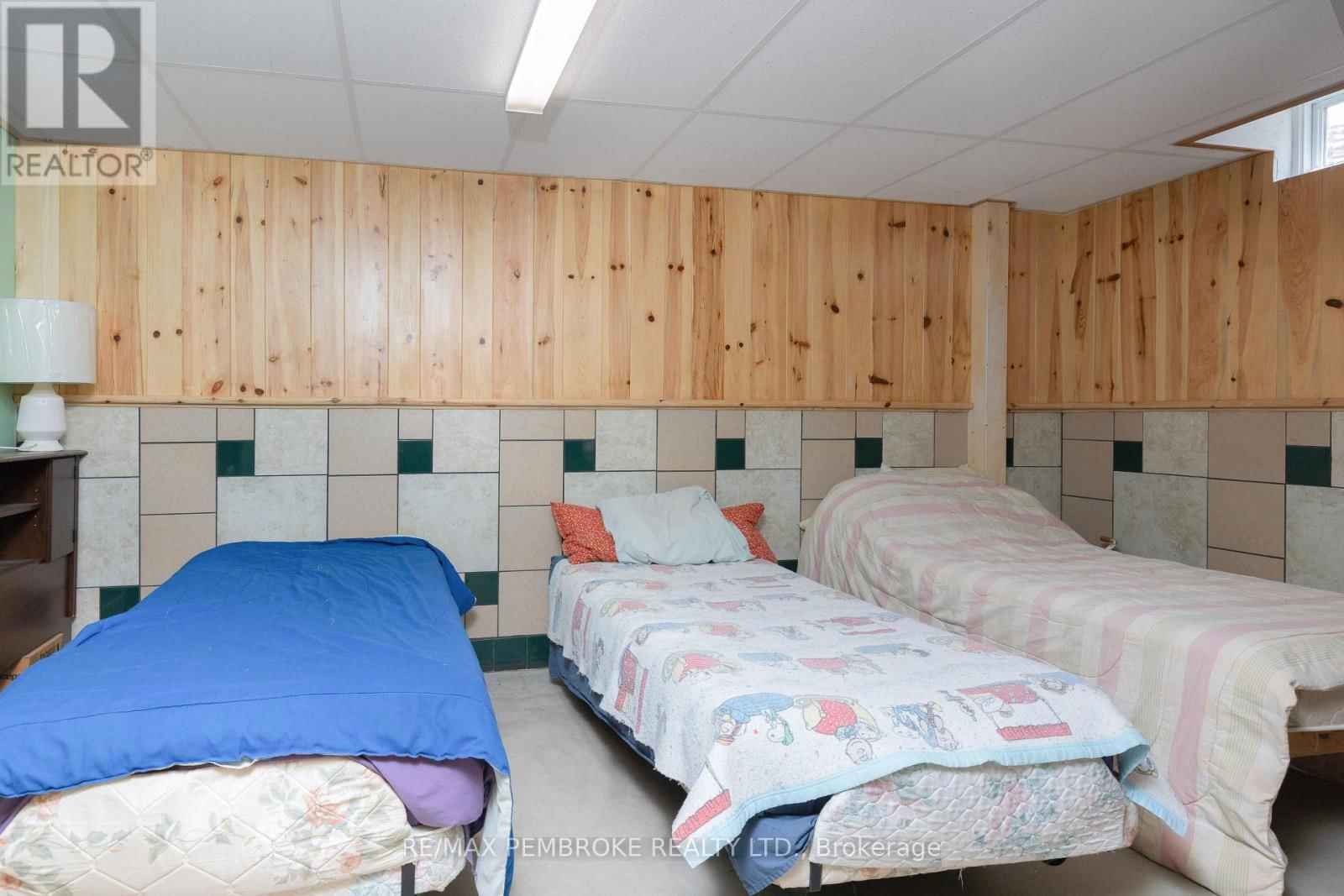 4293 ROUND LAKE ROAD Image 32