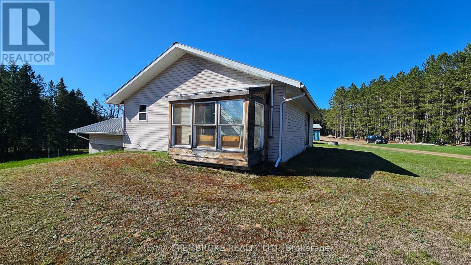4293 ROUND LAKE ROAD Image 35
