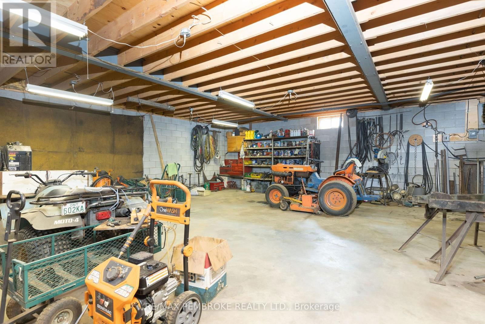 4293 ROUND LAKE ROAD Image 38
