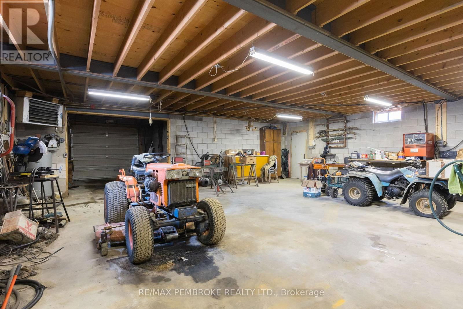 4293 ROUND LAKE ROAD Image 39