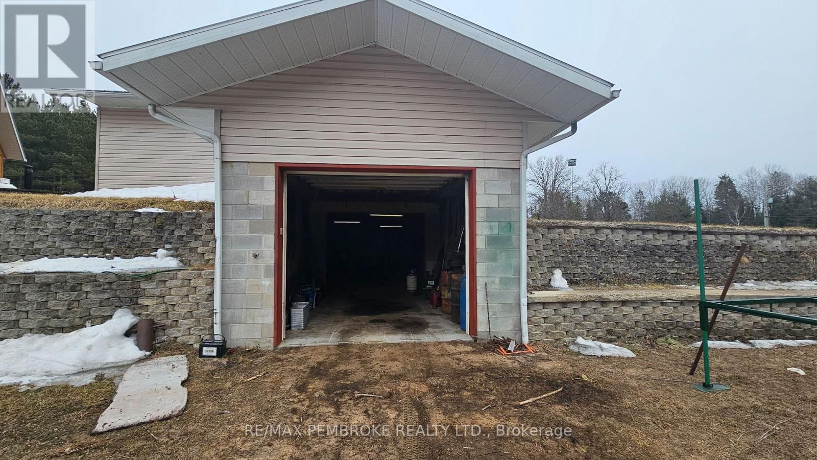 4293 ROUND LAKE ROAD Image 45