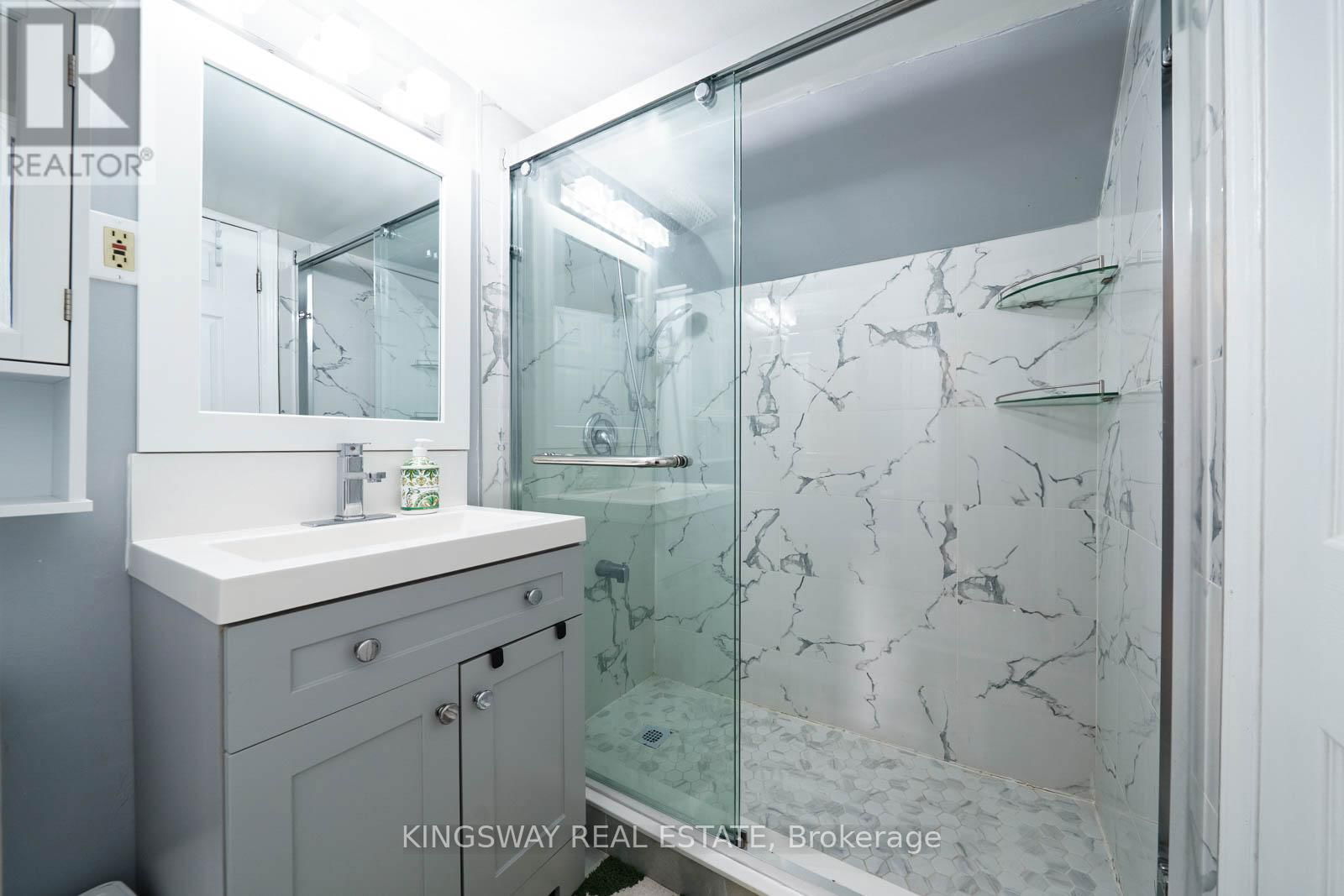 230 EMERALD STREET NORTH Image 13