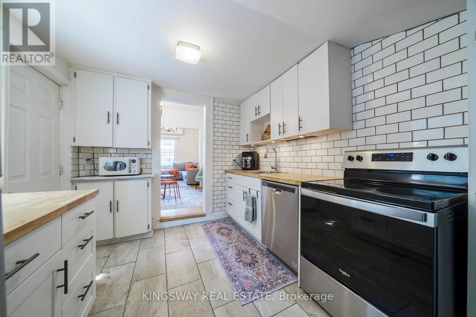 230 EMERALD STREET NORTH Image 18