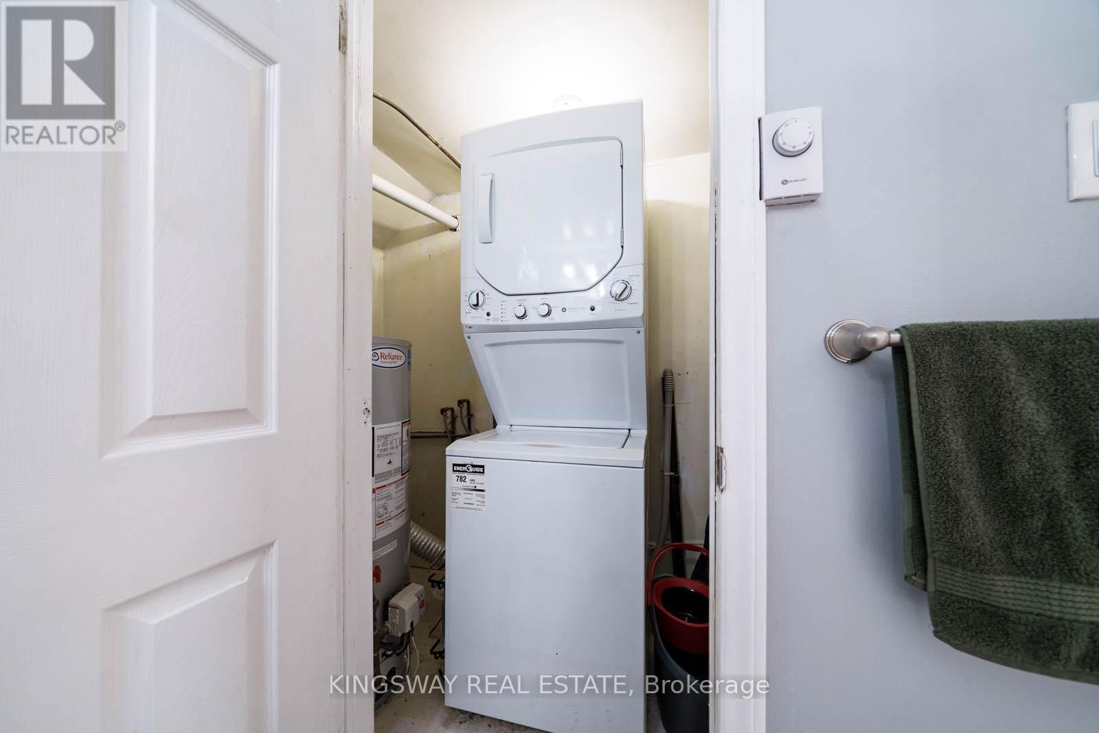 230 EMERALD STREET NORTH Image 22