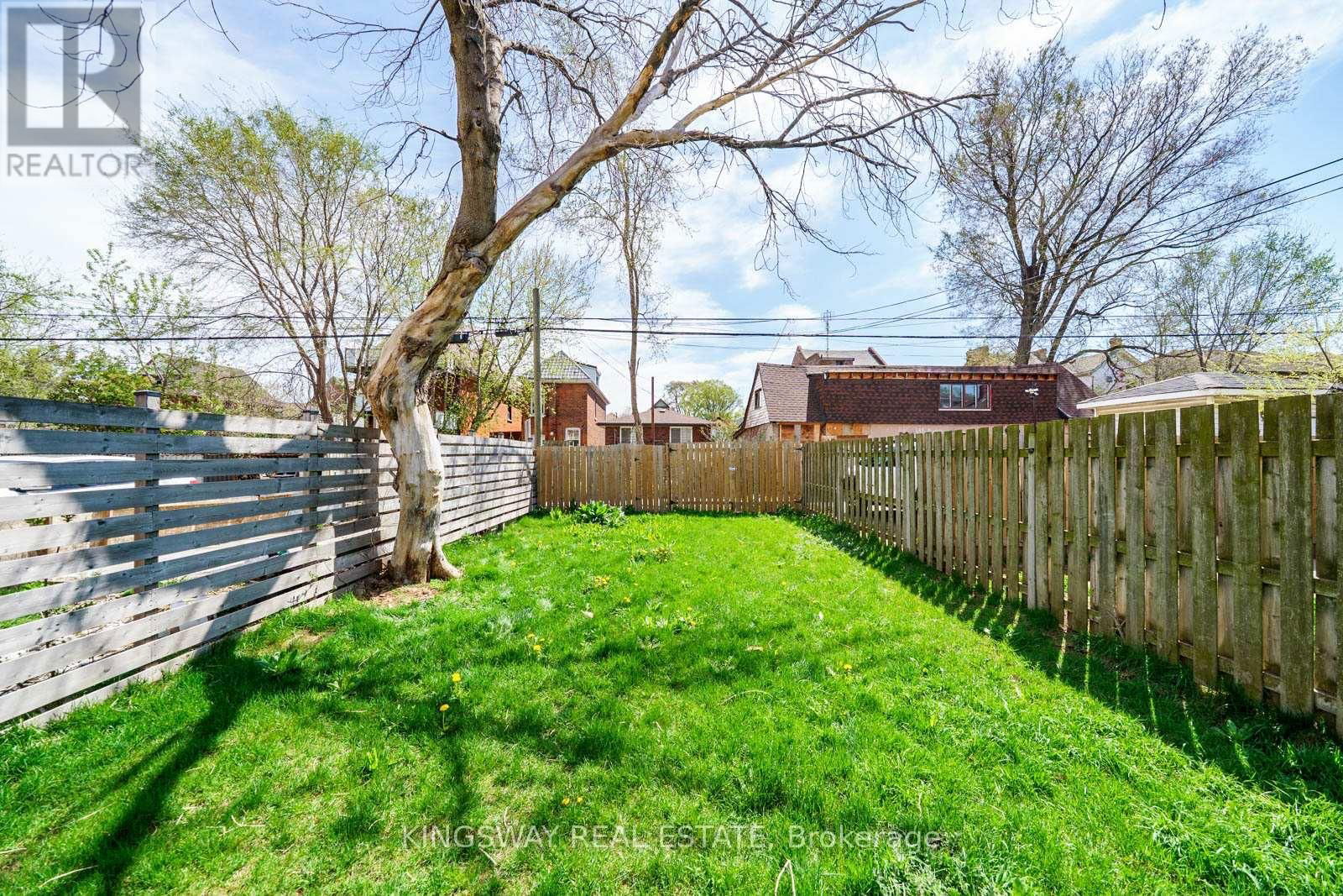 230 EMERALD STREET NORTH Image 23