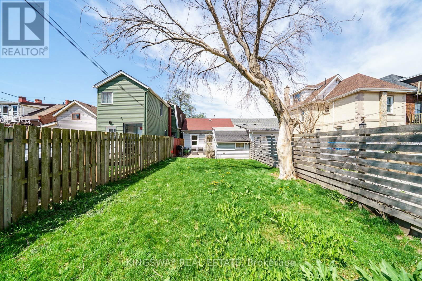 230 EMERALD STREET NORTH Image 25