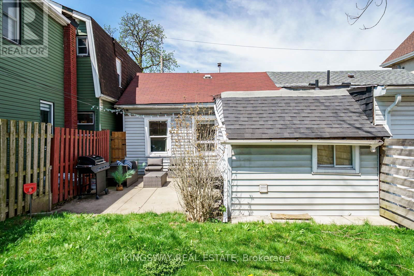 230 EMERALD STREET NORTH Image 26