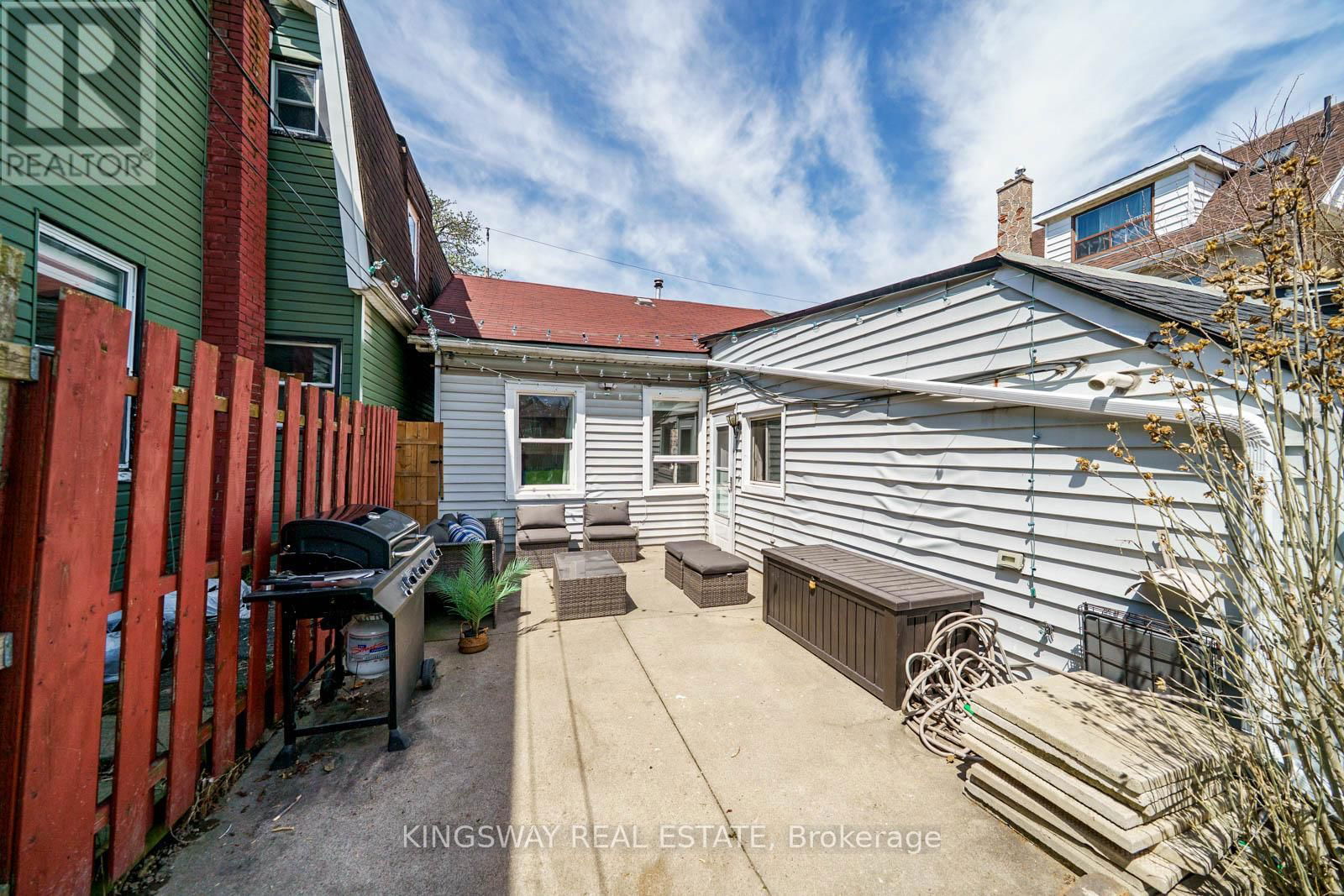 230 EMERALD STREET NORTH Image 27