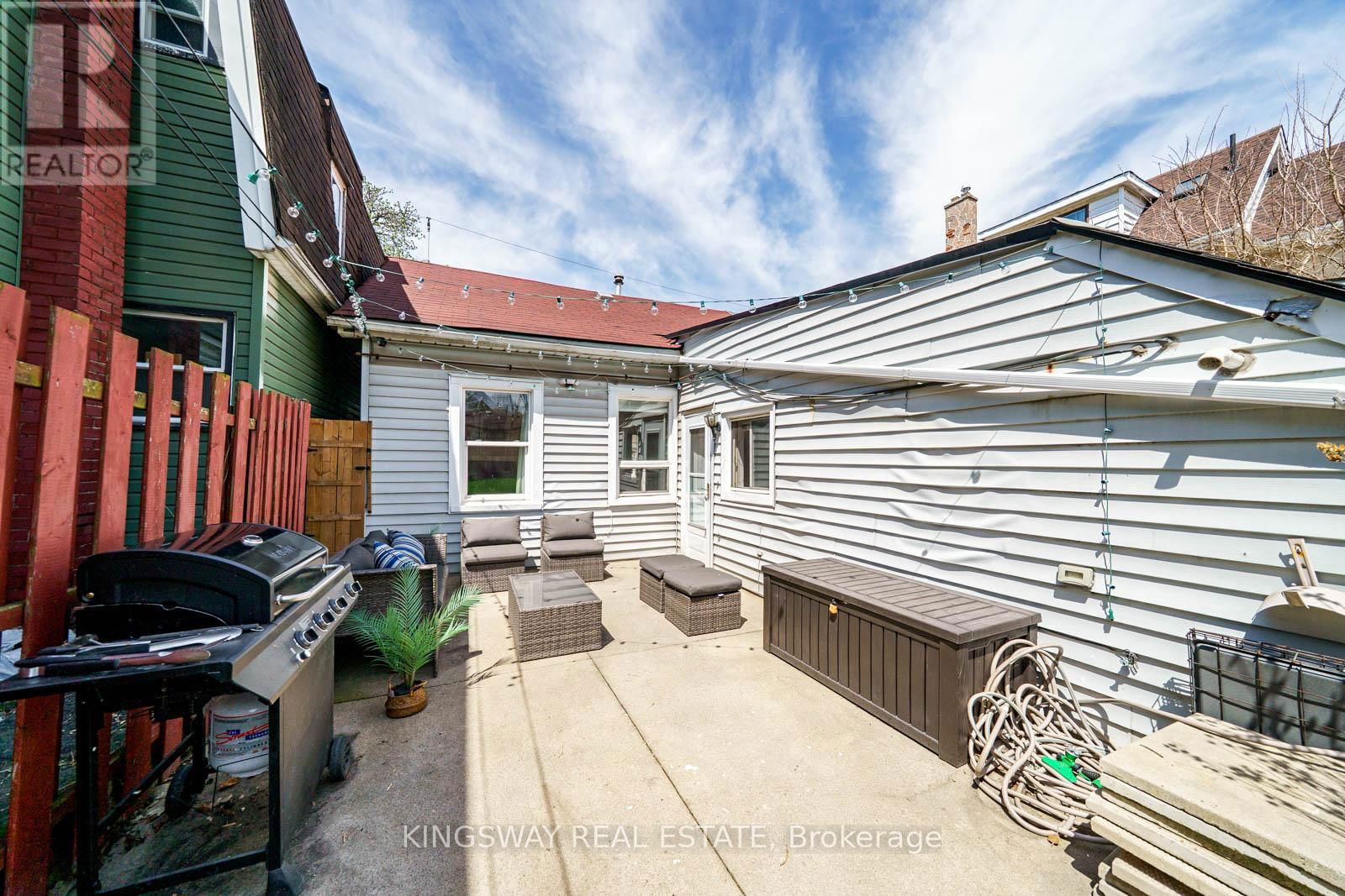 230 EMERALD STREET NORTH Image 28