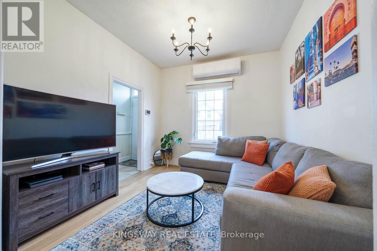 230 EMERALD STREET NORTH Image 4