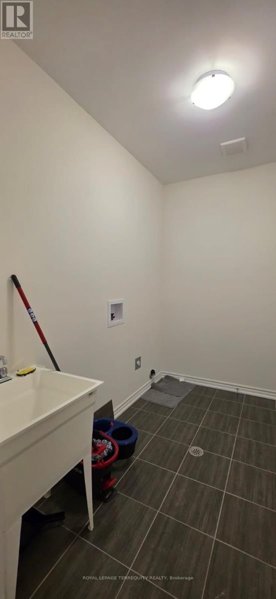 37 HILLCROFT WAY Image 10