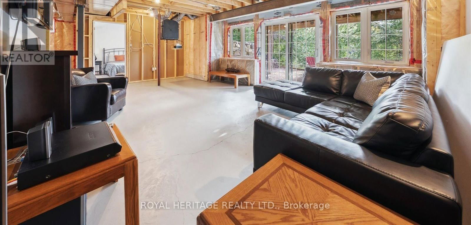 1037 ALVIC LANE Image 34