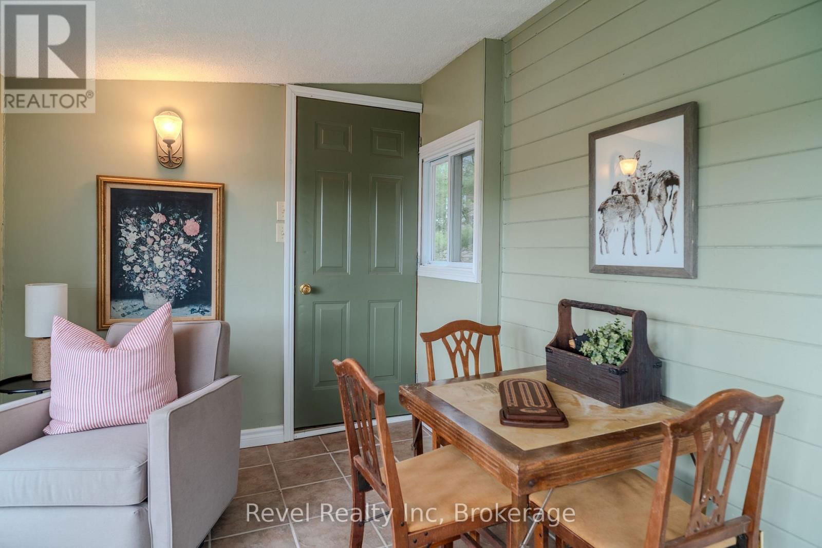 14 SWALLOW ROAD Image 10