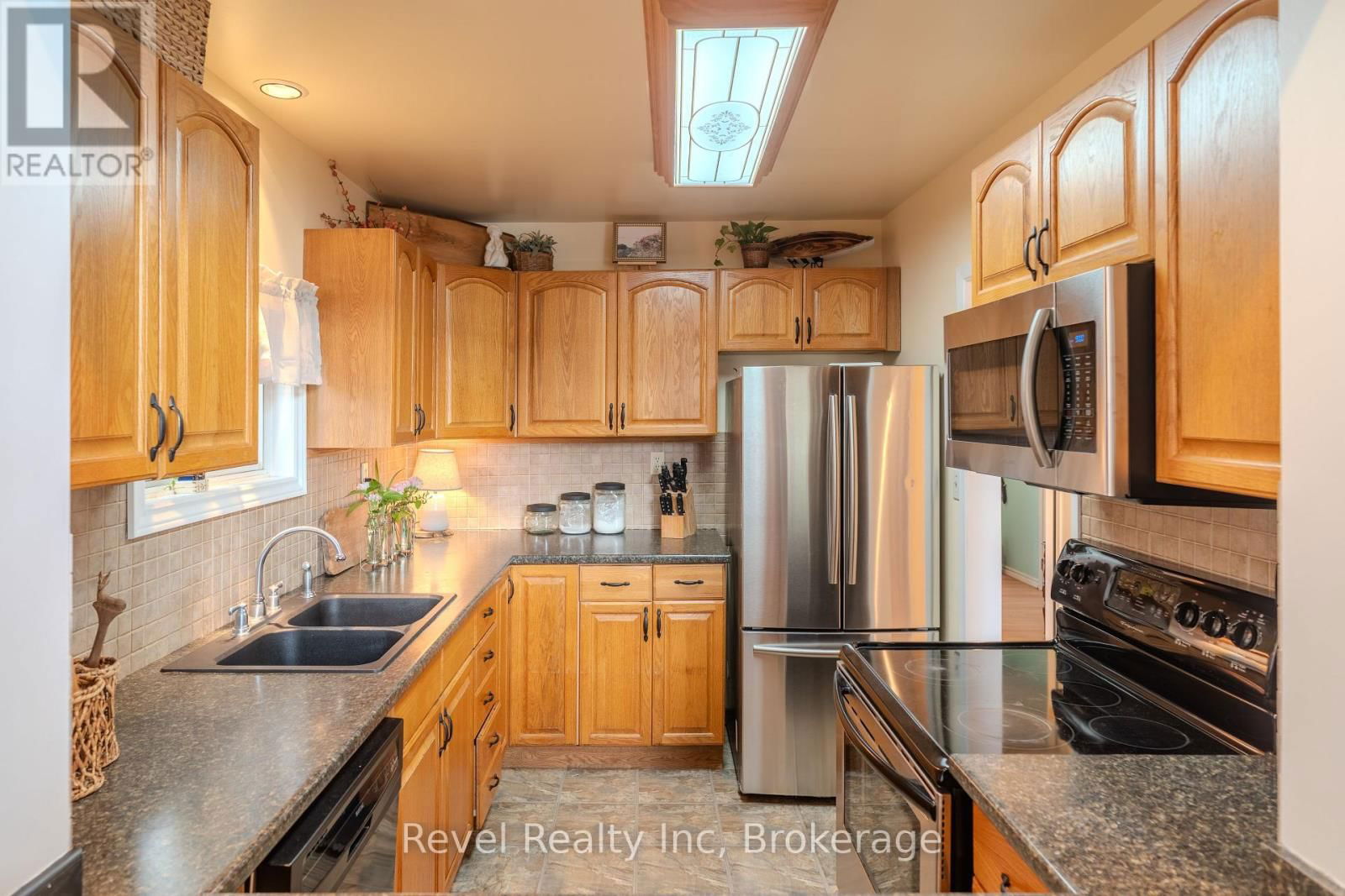 14 SWALLOW ROAD Image 12