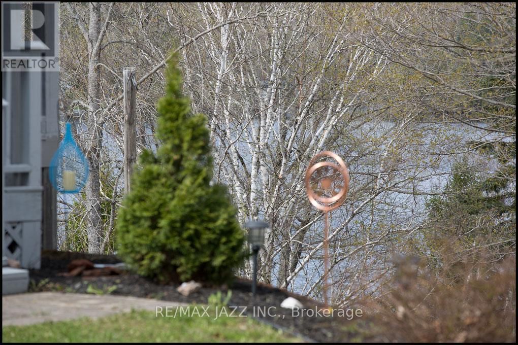 1452 SOUTH BAPTISTE LAKE ROAD Image 37