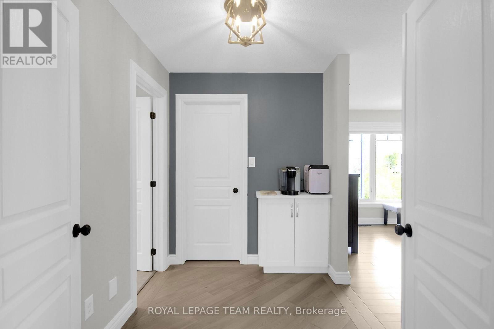 441 BLACKLEAF DRIVE Image 23