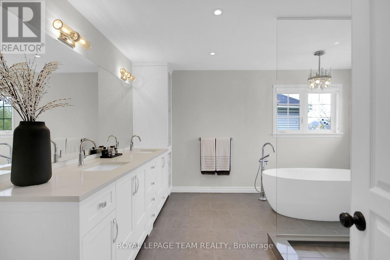 441 BLACKLEAF DRIVE Image 26