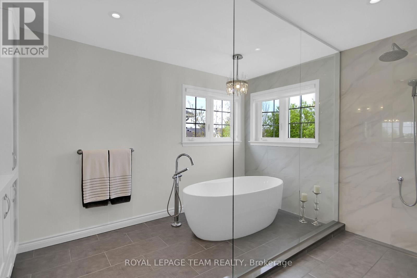 441 BLACKLEAF DRIVE Image 27