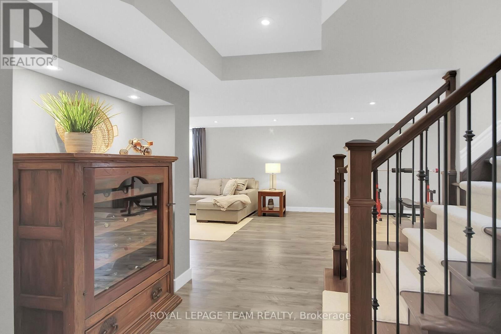 441 BLACKLEAF DRIVE Image 35