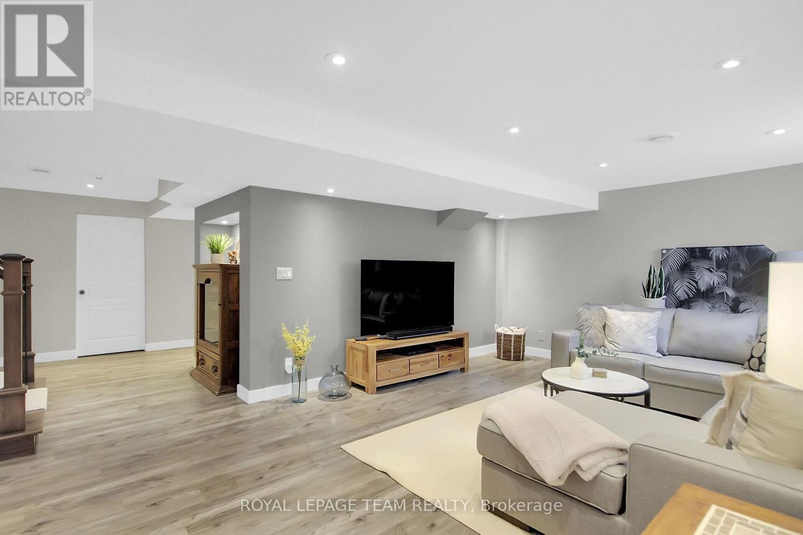 441 BLACKLEAF DRIVE Image 37