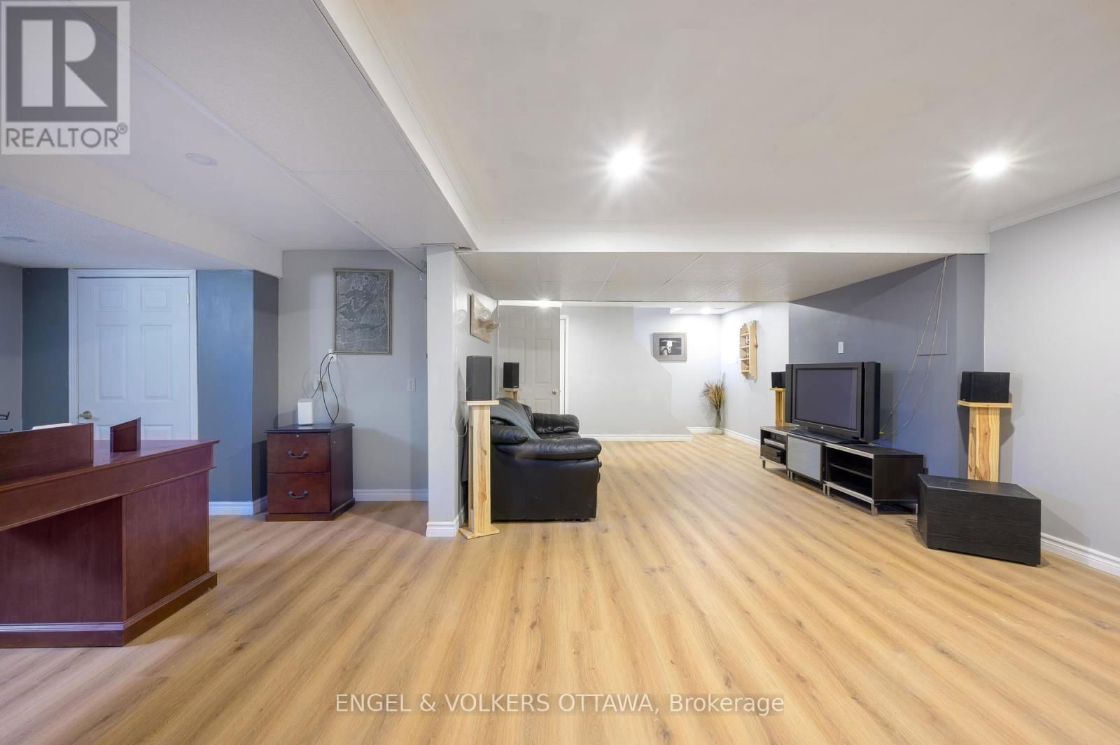 5608 RICHMOND ROAD Image 25