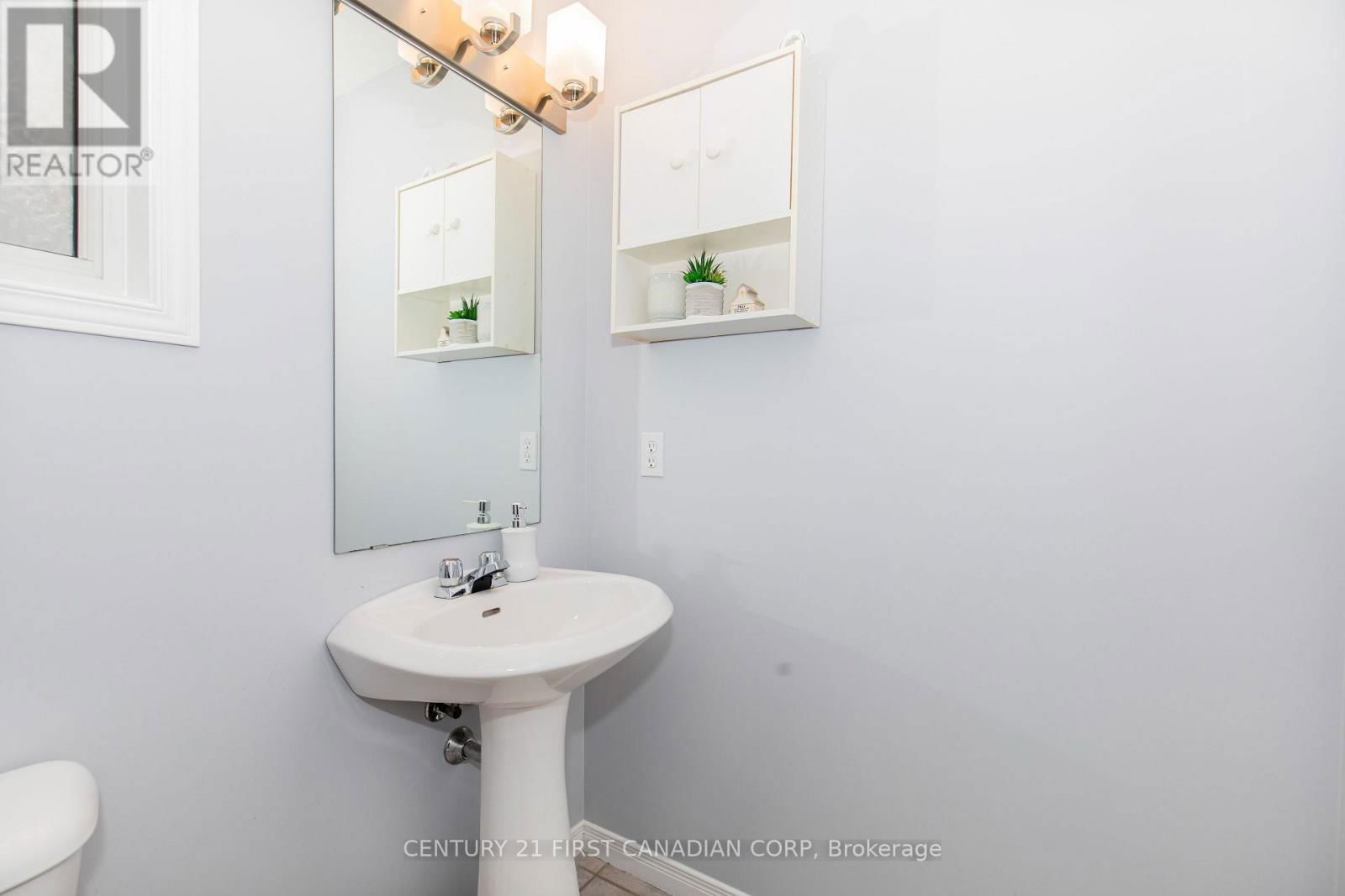 570 CUTHBERT CIRCLE Image 14