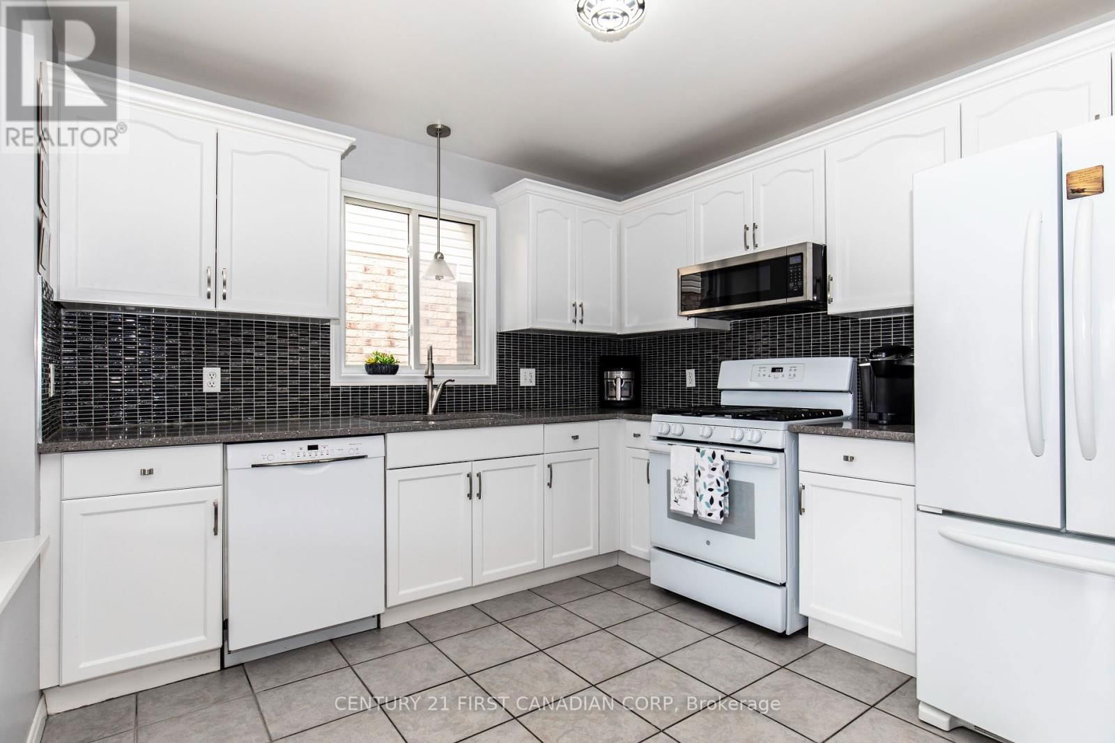 570 CUTHBERT CIRCLE Image 4